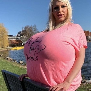 Blonde with the largest breast measurements world wide