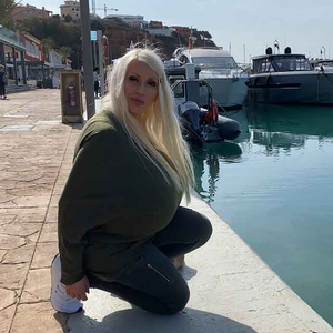 Biggest titted woman on earth doing some sightseeing