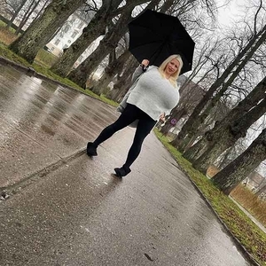 A beautiful sightseeing tour at a castle with Beshine