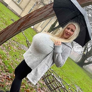 A beautiful sightseeing tour at a castle with Beshine