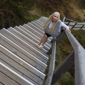 Beshine is standing in the middle of the heath landscape of Sylt