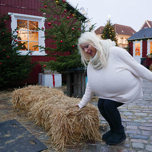 Beshine is visiting a christmas market