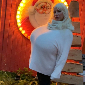 Largest breasts in the world on a Xmas market