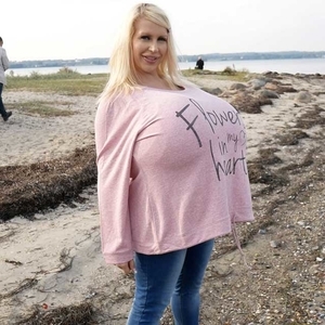 The largest breast implants ever that are installed into a female body